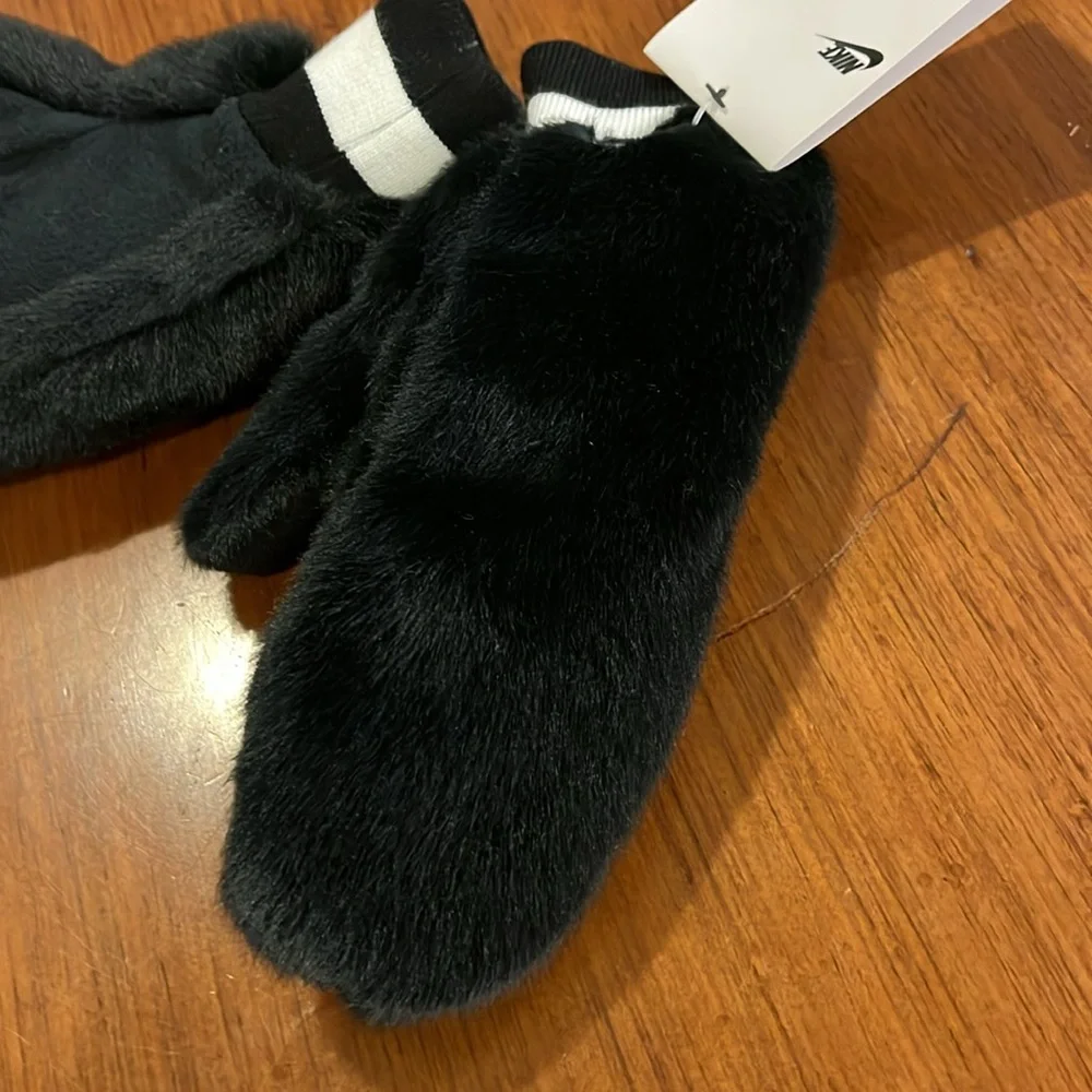 Nike Mittens Mitts Gloves black white Womens Size Medium / Large